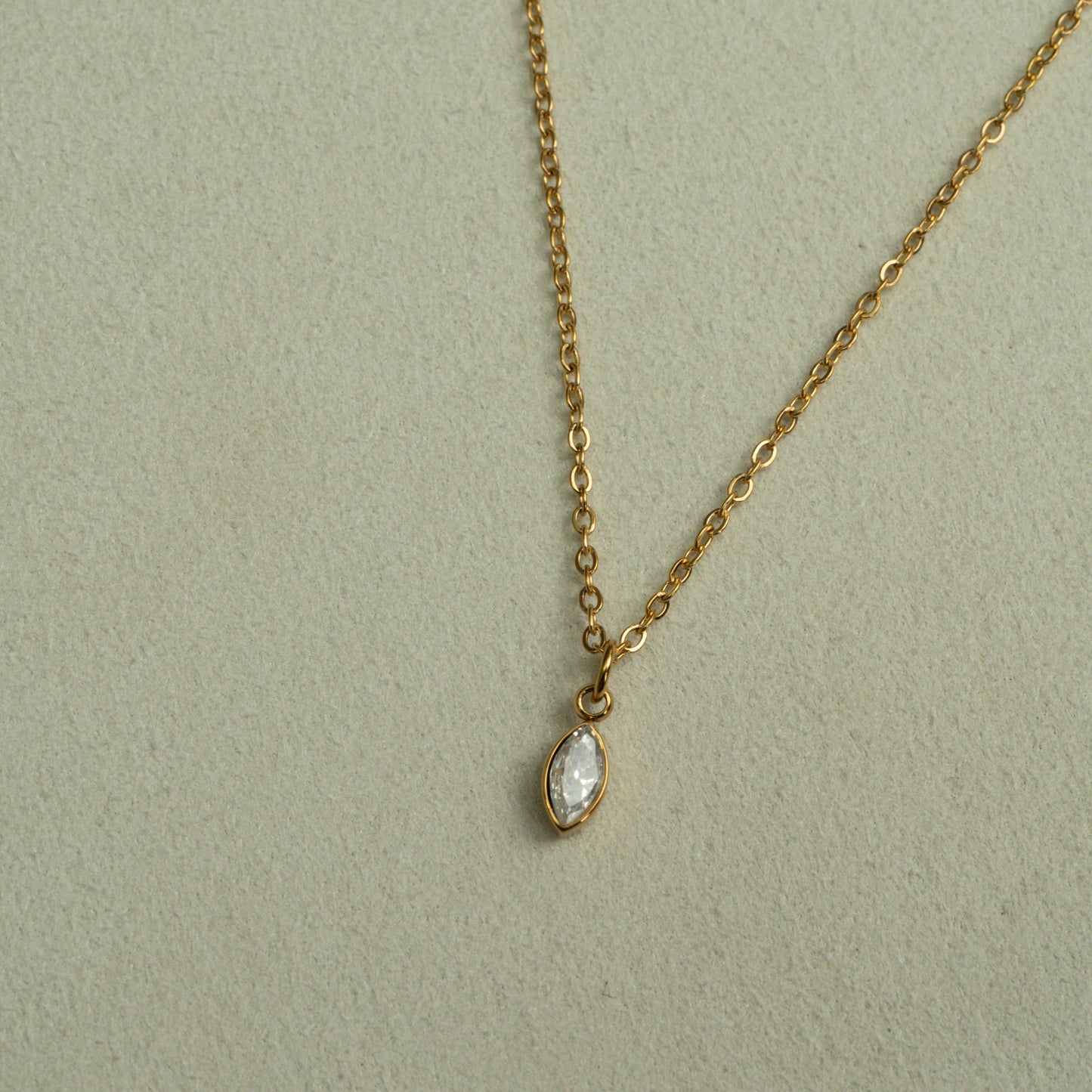 BRILLIANCE STONE Pendant Chain Necklace For Women's