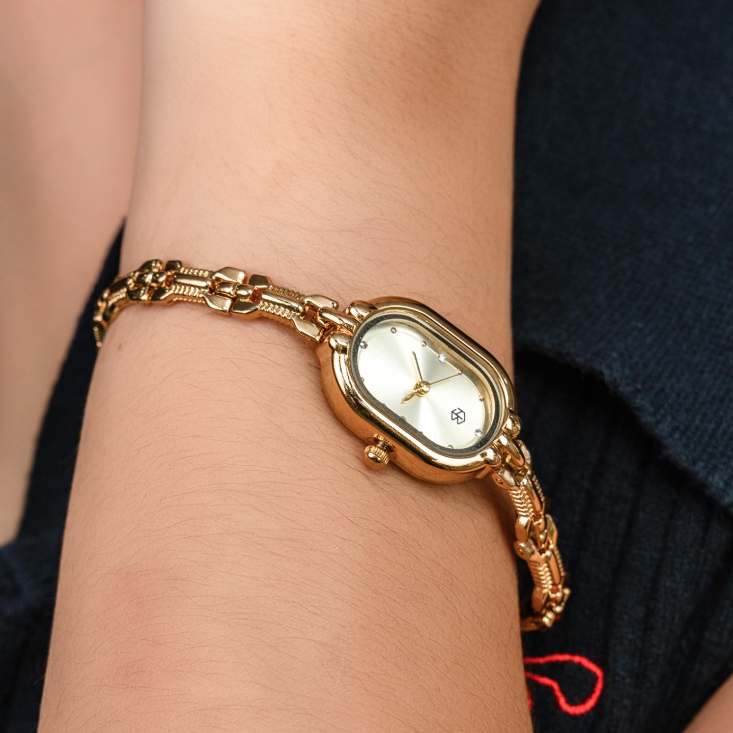 VERONICA Slim Retro Oval Dainty Women’s Wrist Watch