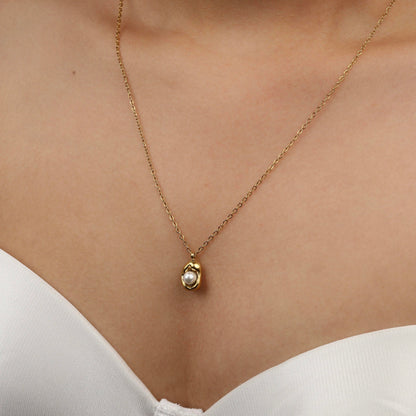 GRETEL Bean Synthetic P Pendant Chain Necklace