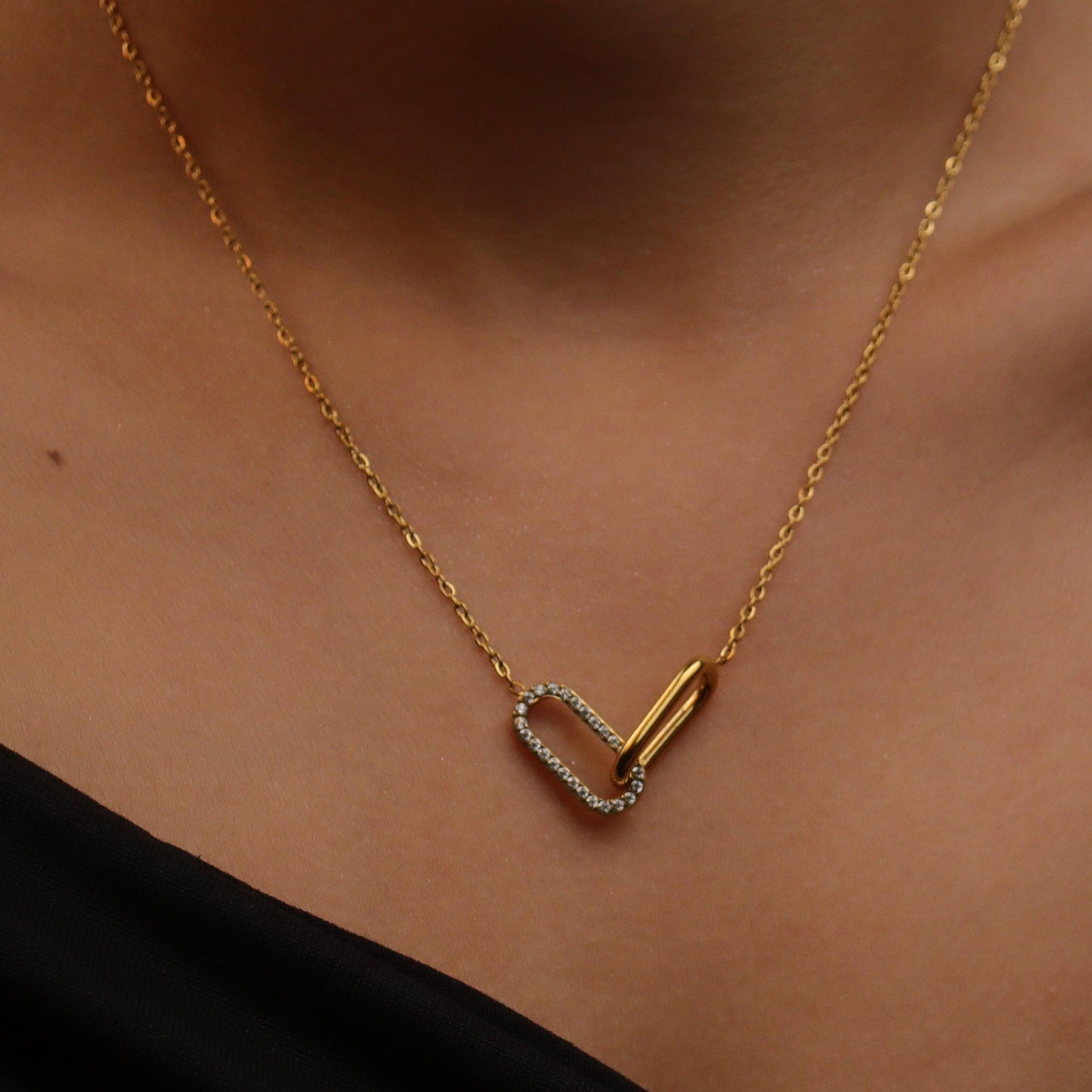 PLATINE Tangle Buckle Pendant Chain Necklace
