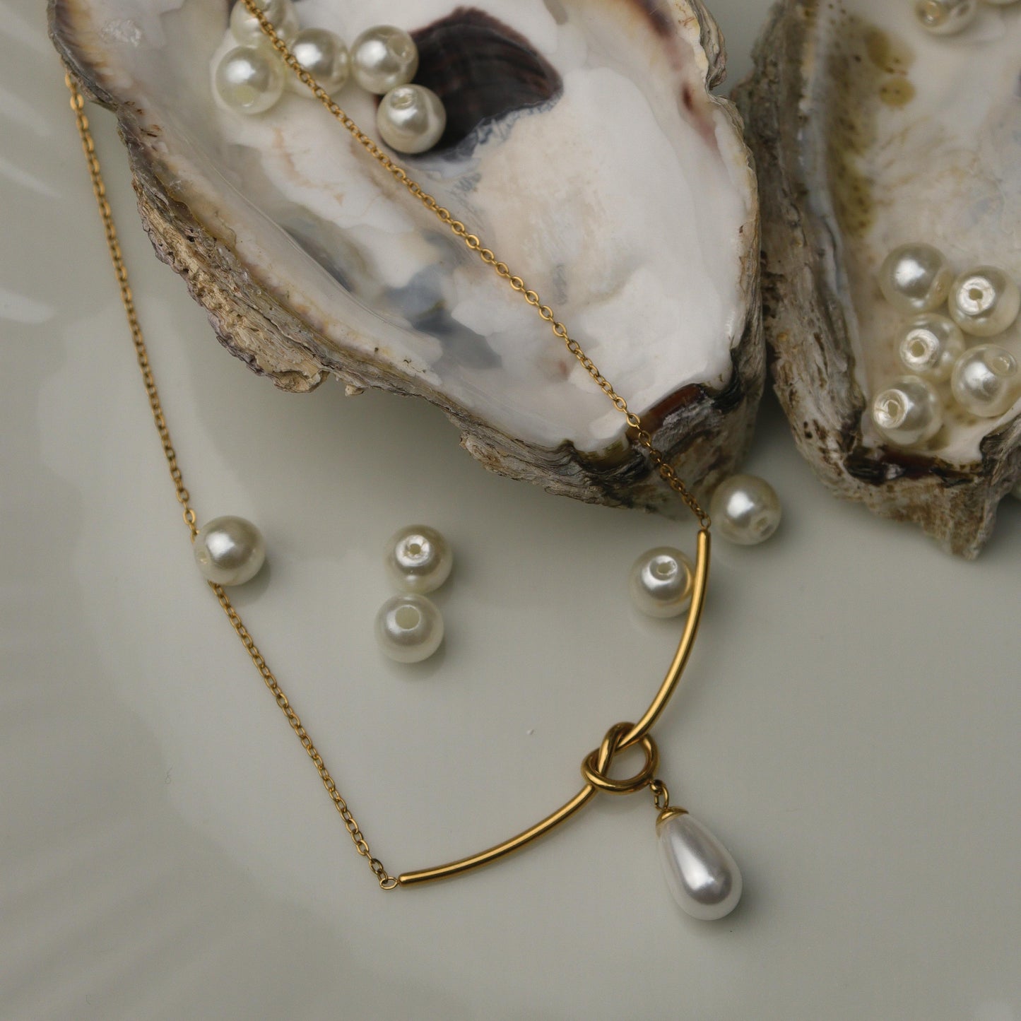 ESSORA Synthetic Pearl Knot Pendant Chain Necklace