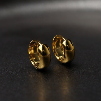 ARELI Classic Small Clip Earrings Women's