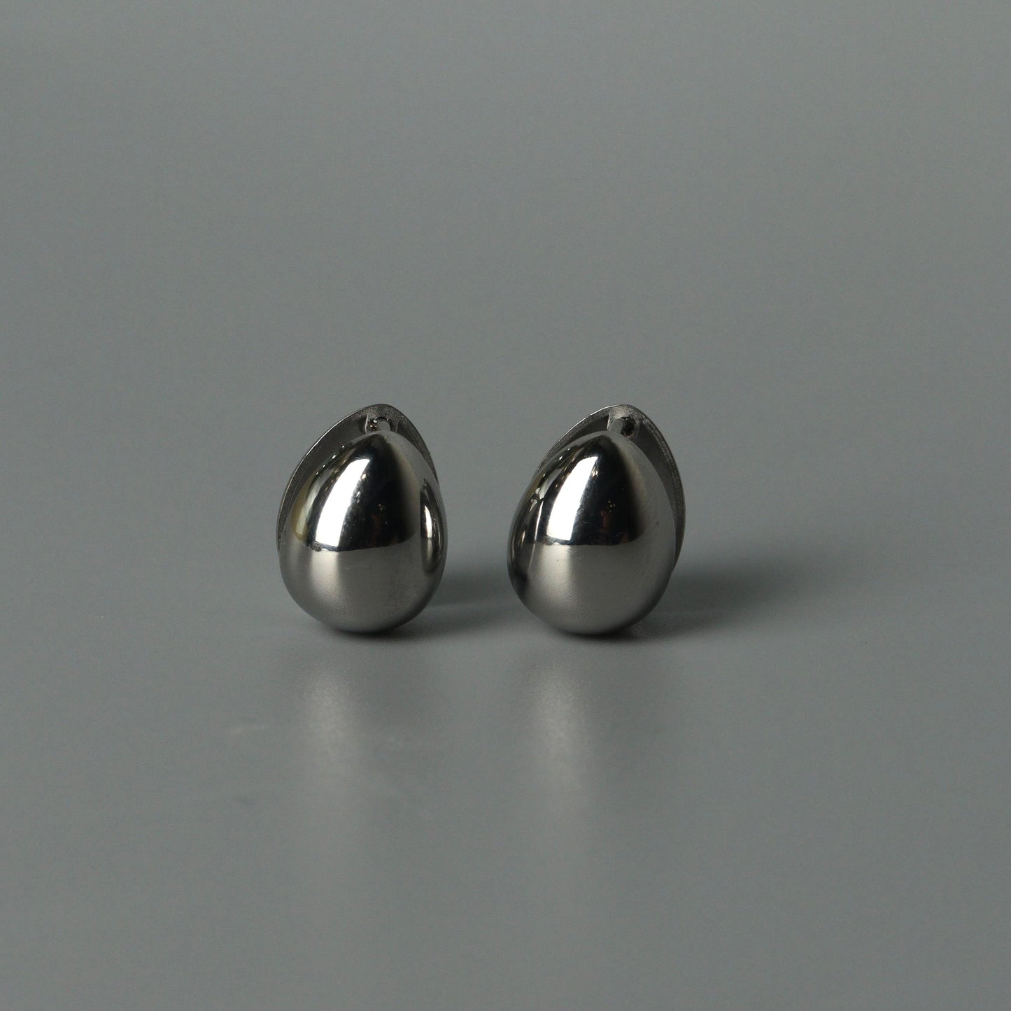 ZINNIA Silver Droplet Huggies Clip Earrings for Women's