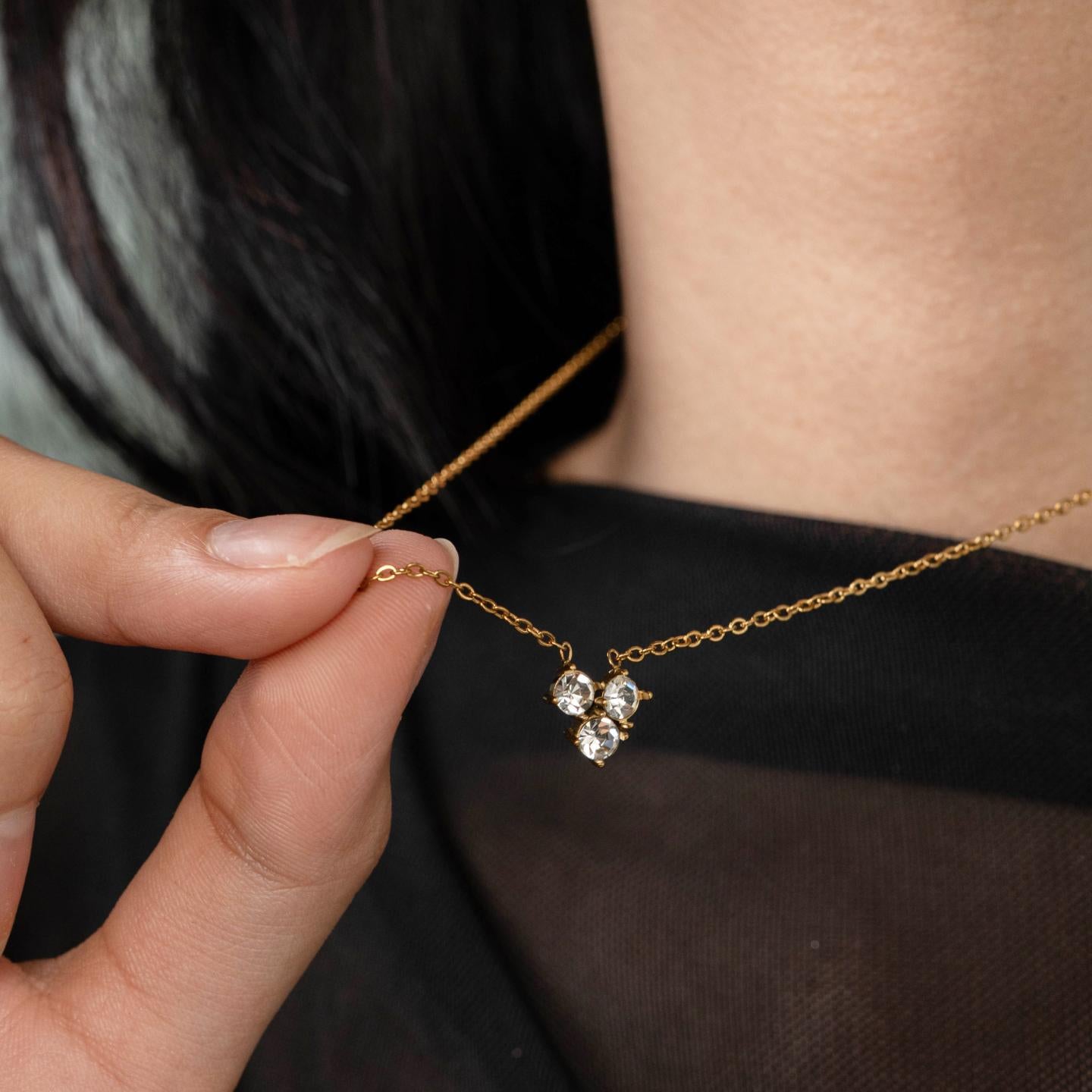 QIN Round Trio Stone Pendant Chain Necklace For Women's Non Tarnish Non Fading Hypoallergenic