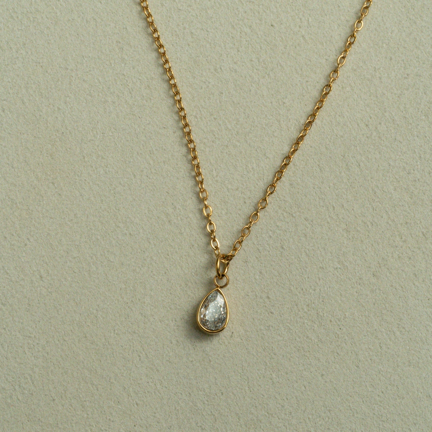 BRILLIANCE STONE Pendant Chain Necklace For Women's