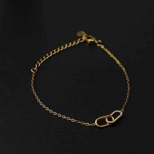 SOIGNE Tangled Buckle Bracelet