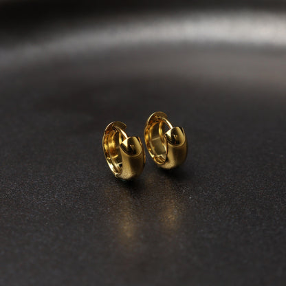 ARELI Classic Small Clip Earrings Women's