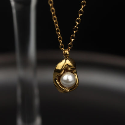 GRETEL Bean Synthetic P Pendant Chain Necklace