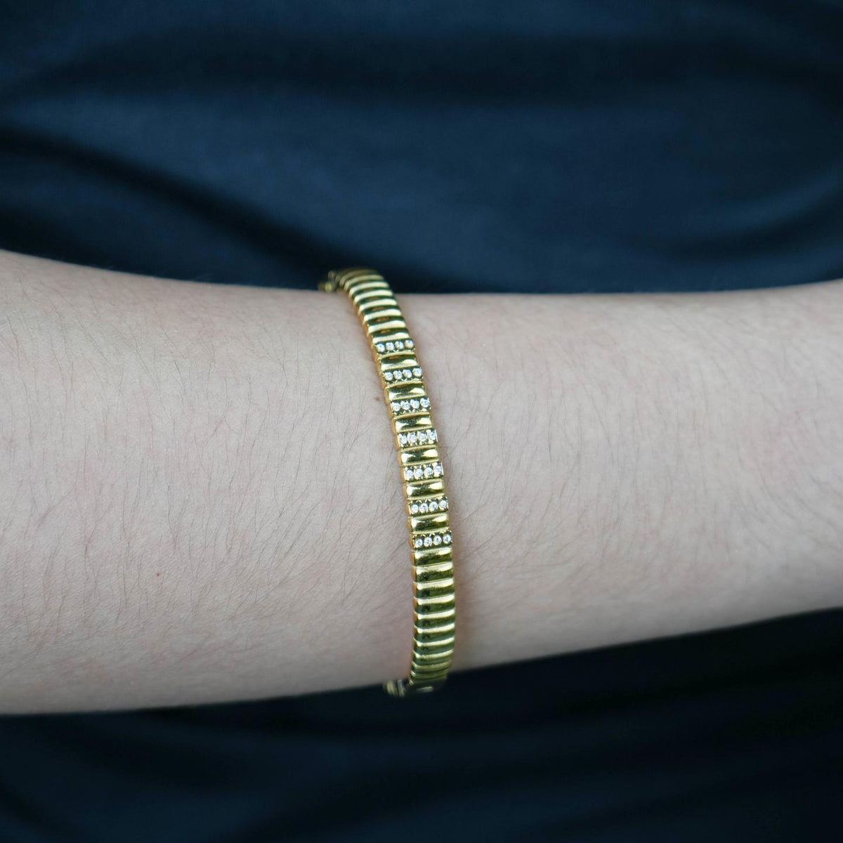 VELTARA Ribbed Texture and Glass Embedded Bangle Bracelet