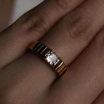 LOEN Fluted Band Style Engagement Ring for Women