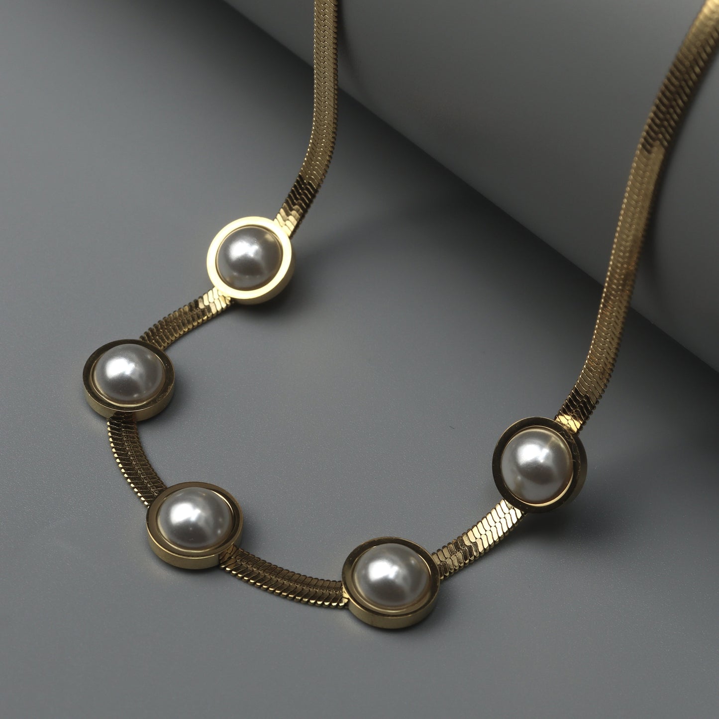 SAMARA Synthetic Pearl Snake Necklace