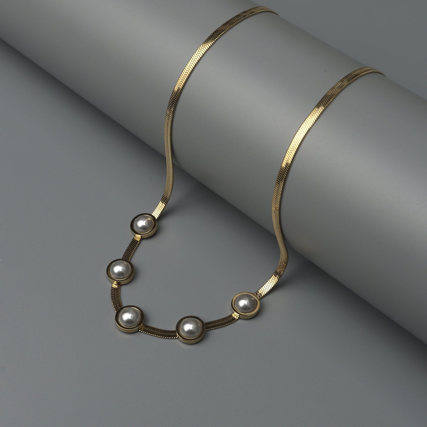 SAMARA Synthetic Pearl Snake Necklace