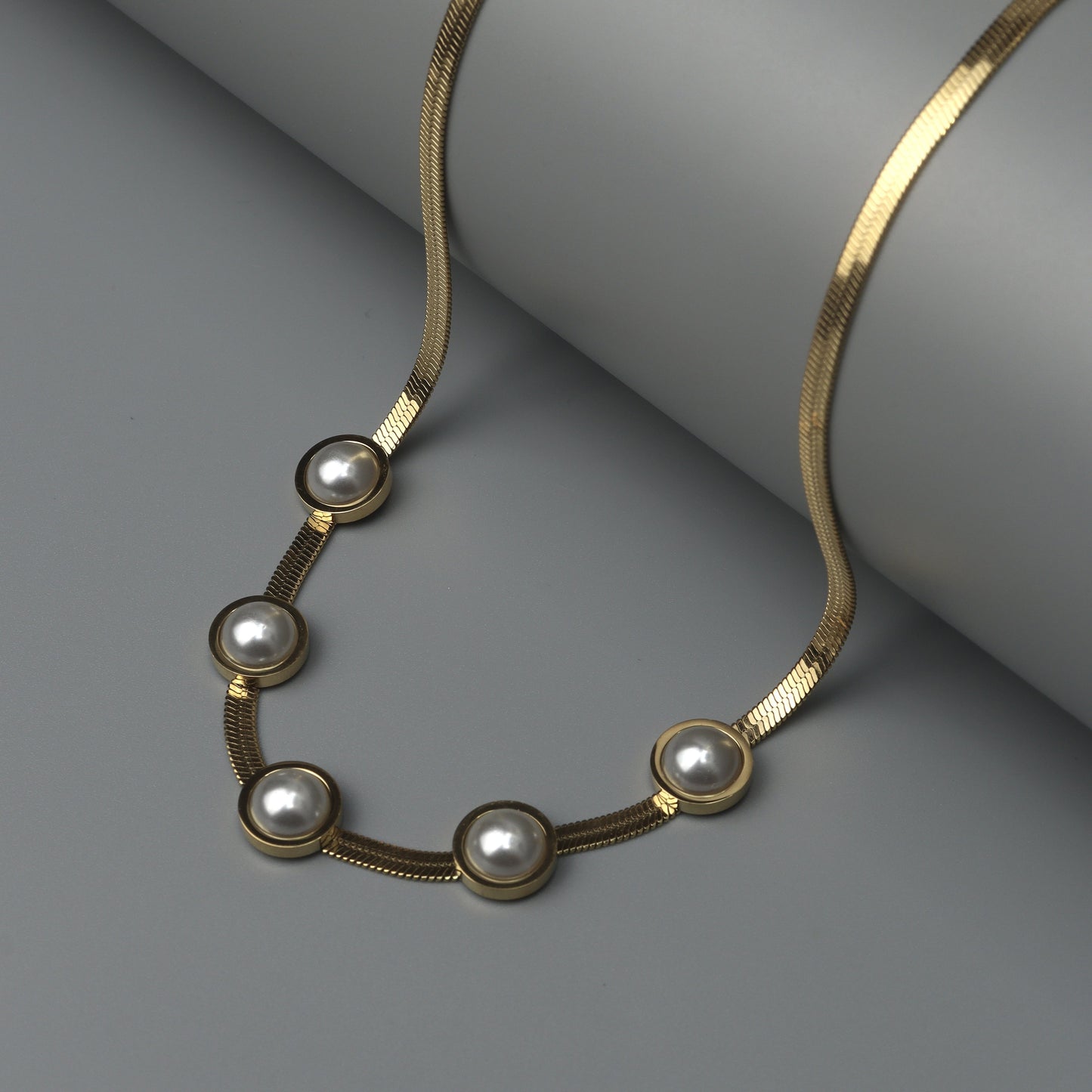 SAMARA Synthetic Pearl Snake Necklace