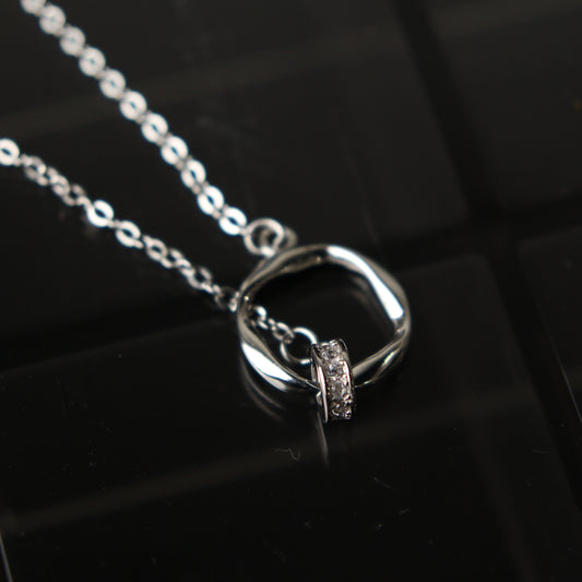 MARLOWE S925 Silver Intertwined Round