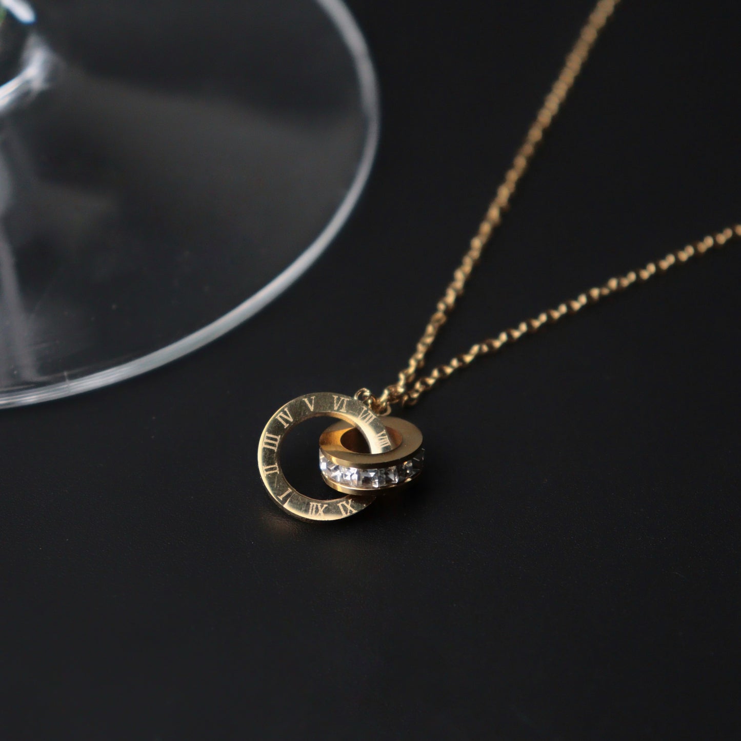 RUE Tangled Engrave Roman Numerical Pendant