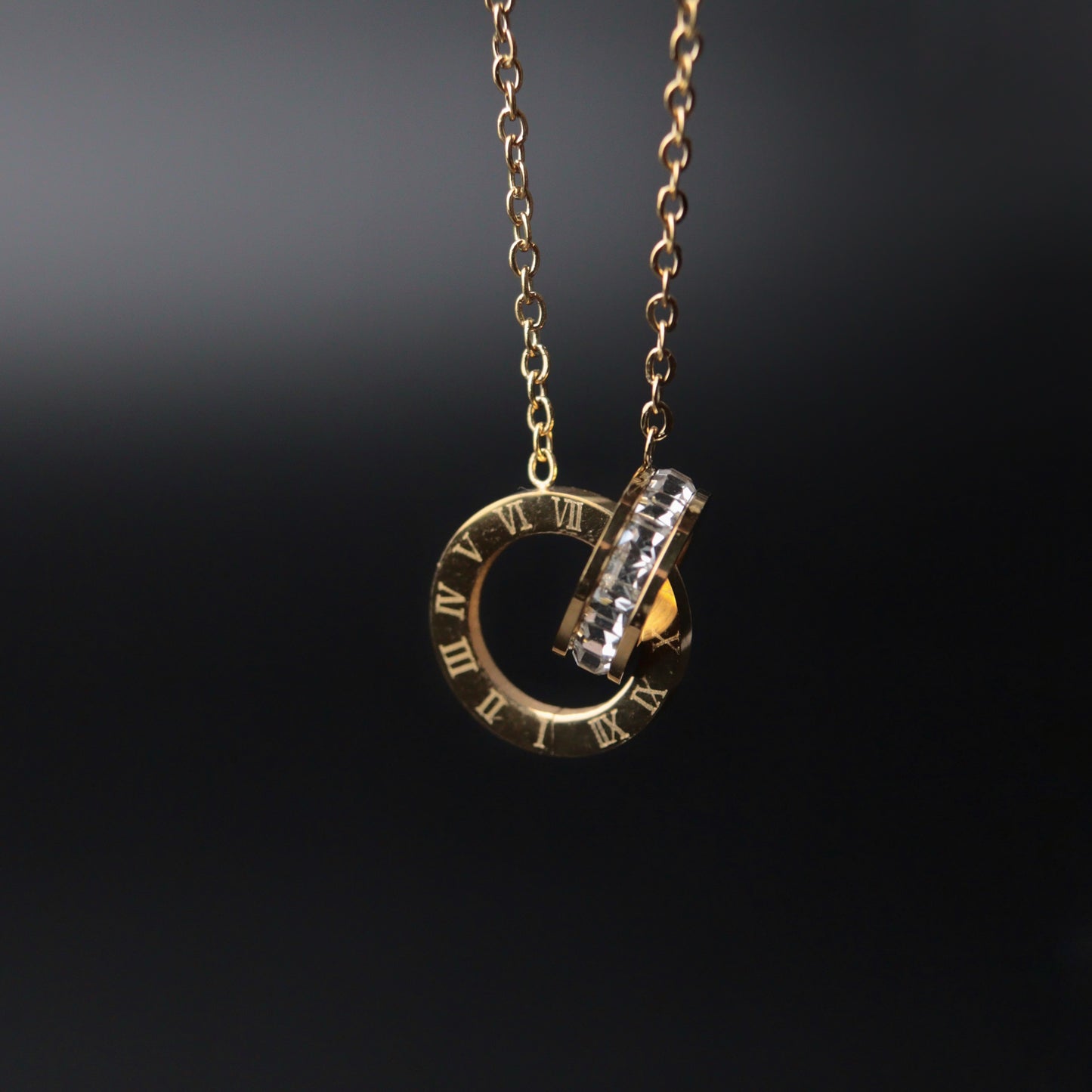 RUE Tangled Engrave Roman Numerical Pendant