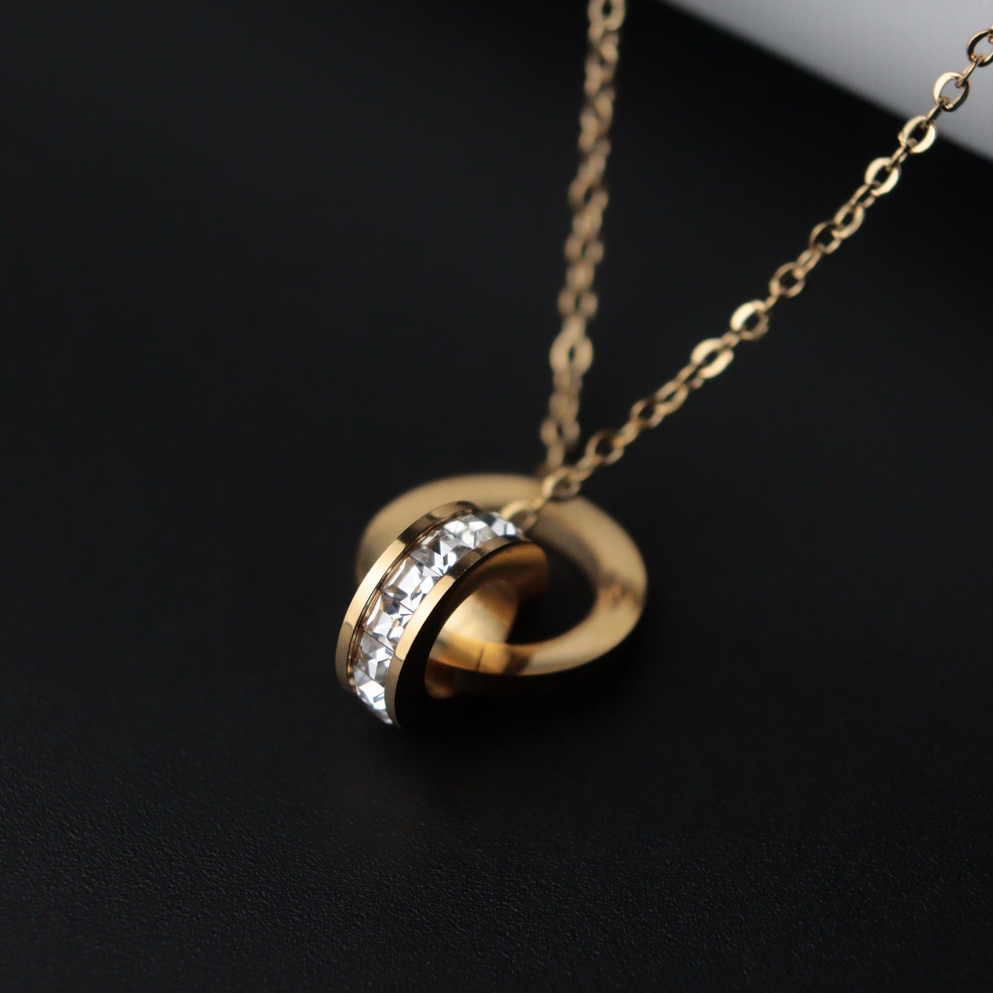 RUE Tangled Engrave Roman Numerical Pendant