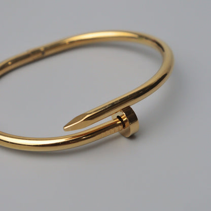 TREUX Nail Bangle