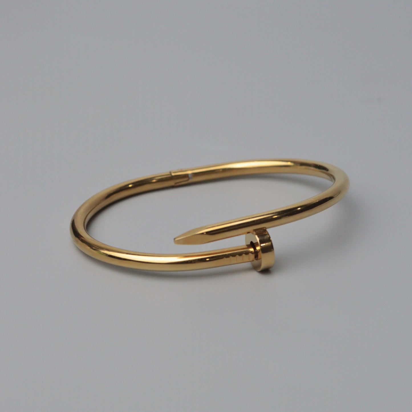 TREUX Nail Bangle