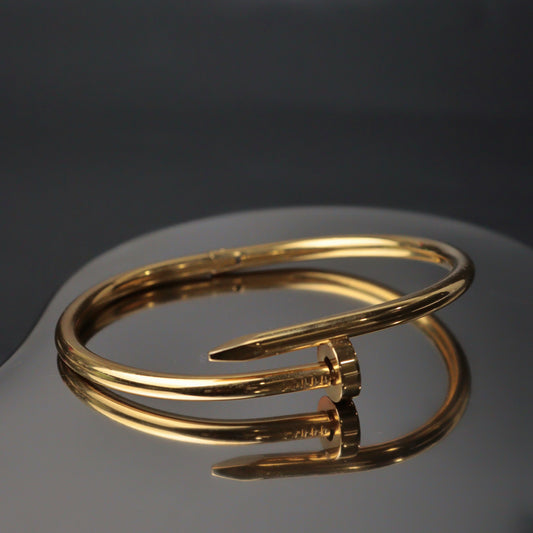 TREUX Nail Bangle