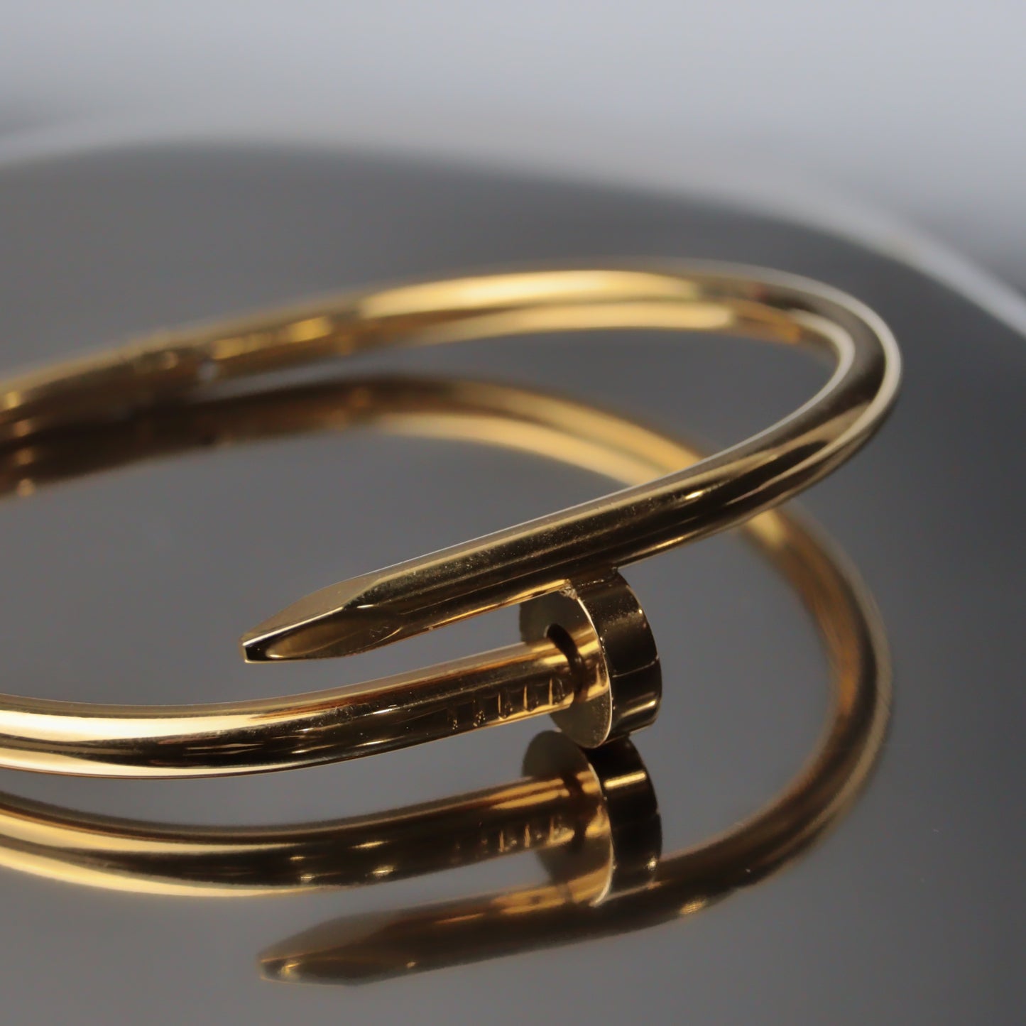 TREUX Nail Bangle