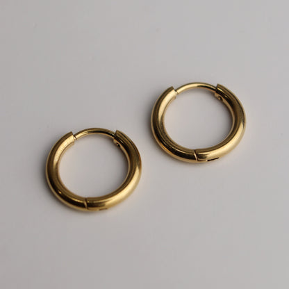RAYA Small Thin Hinged Earrings