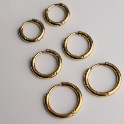 RAYA Small Thin Hinged Earrings