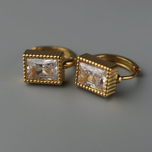 ORLA Thick Rectangle Clip Earrings