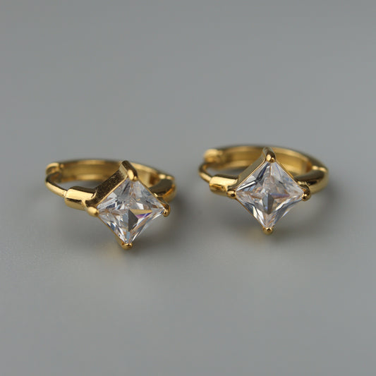 OZZIE Diamond Shape Clip Earrings