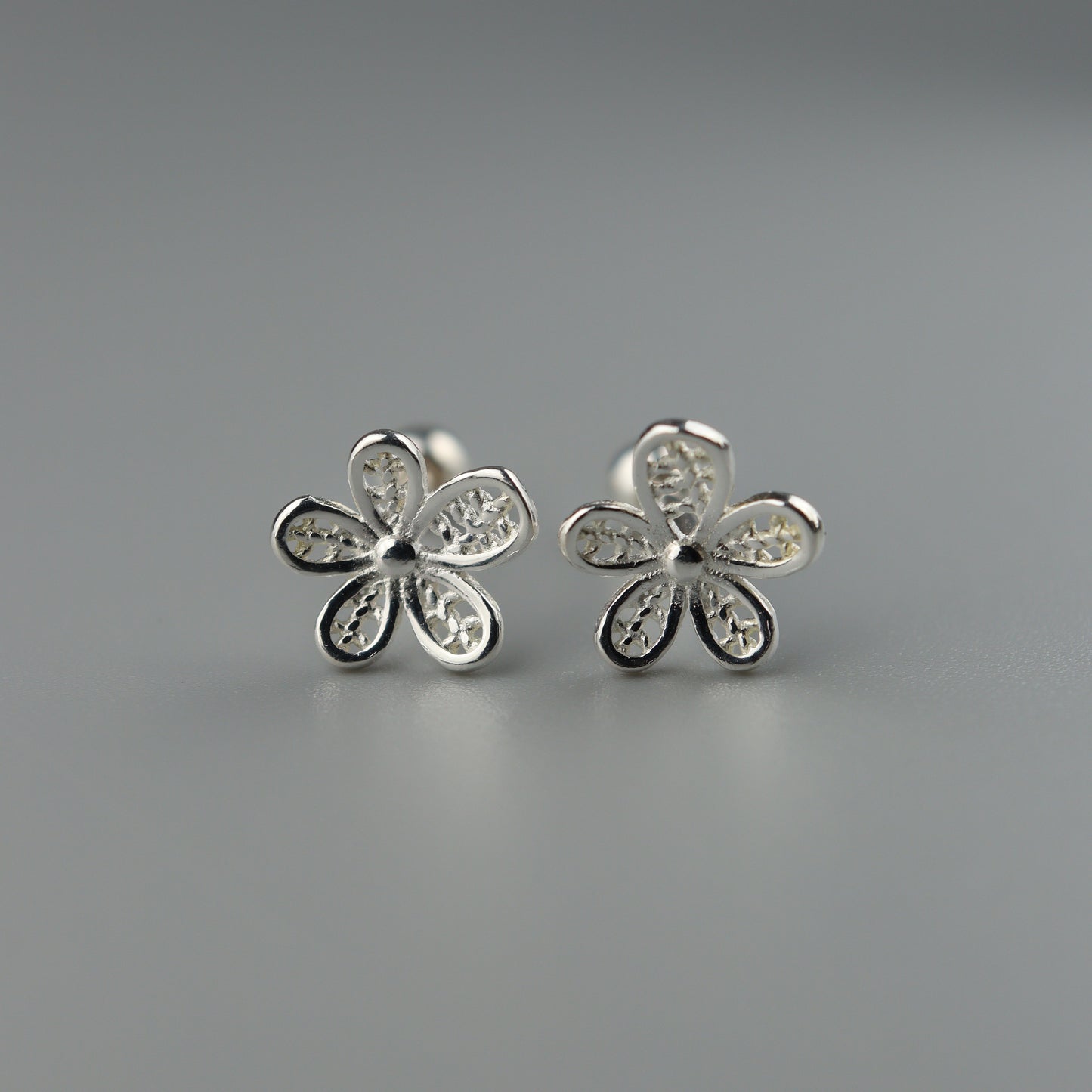 FIDDA S925 Silver Flower Mini Stud Earrings