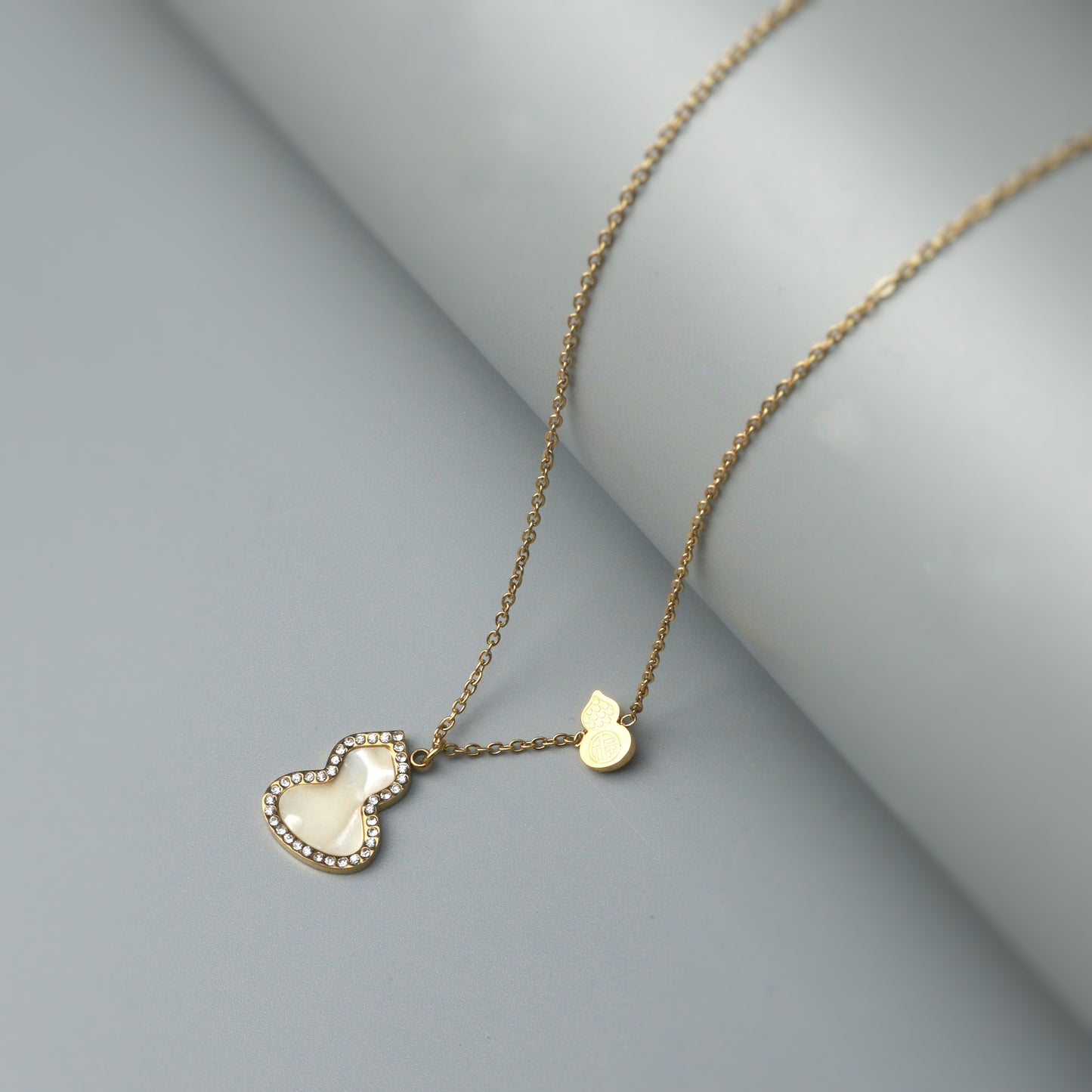 AVERY Double Gourd Pendant Chain Necklace