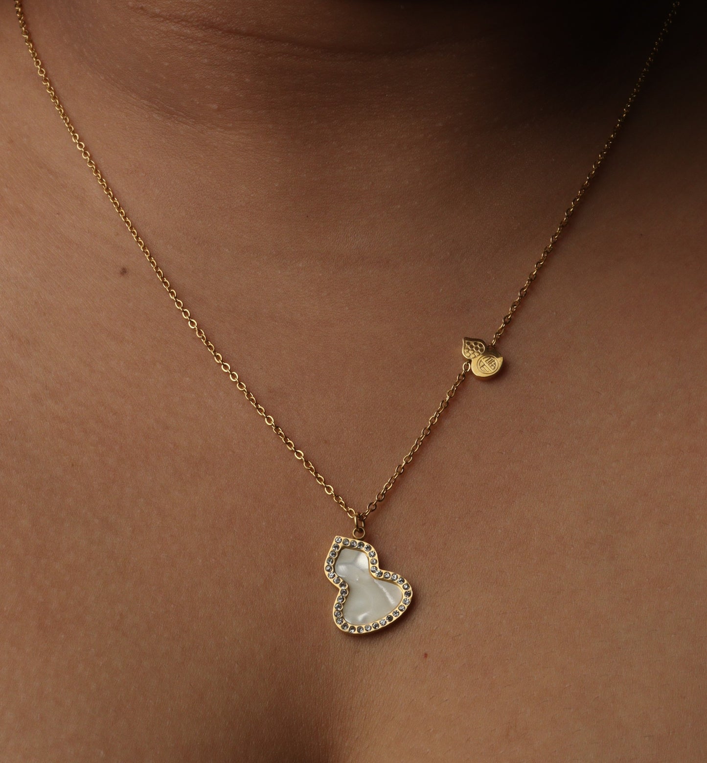 AVERY Double Gourd Pendant Chain Necklace