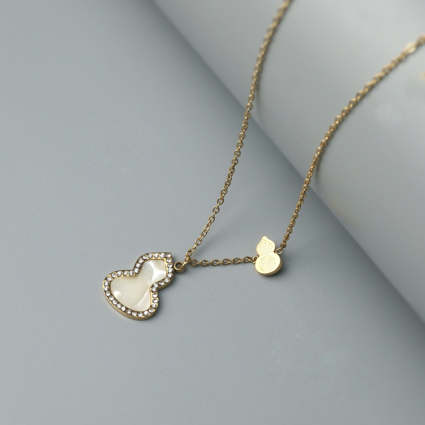 AVERY Double Gourd Pendant Chain Necklace