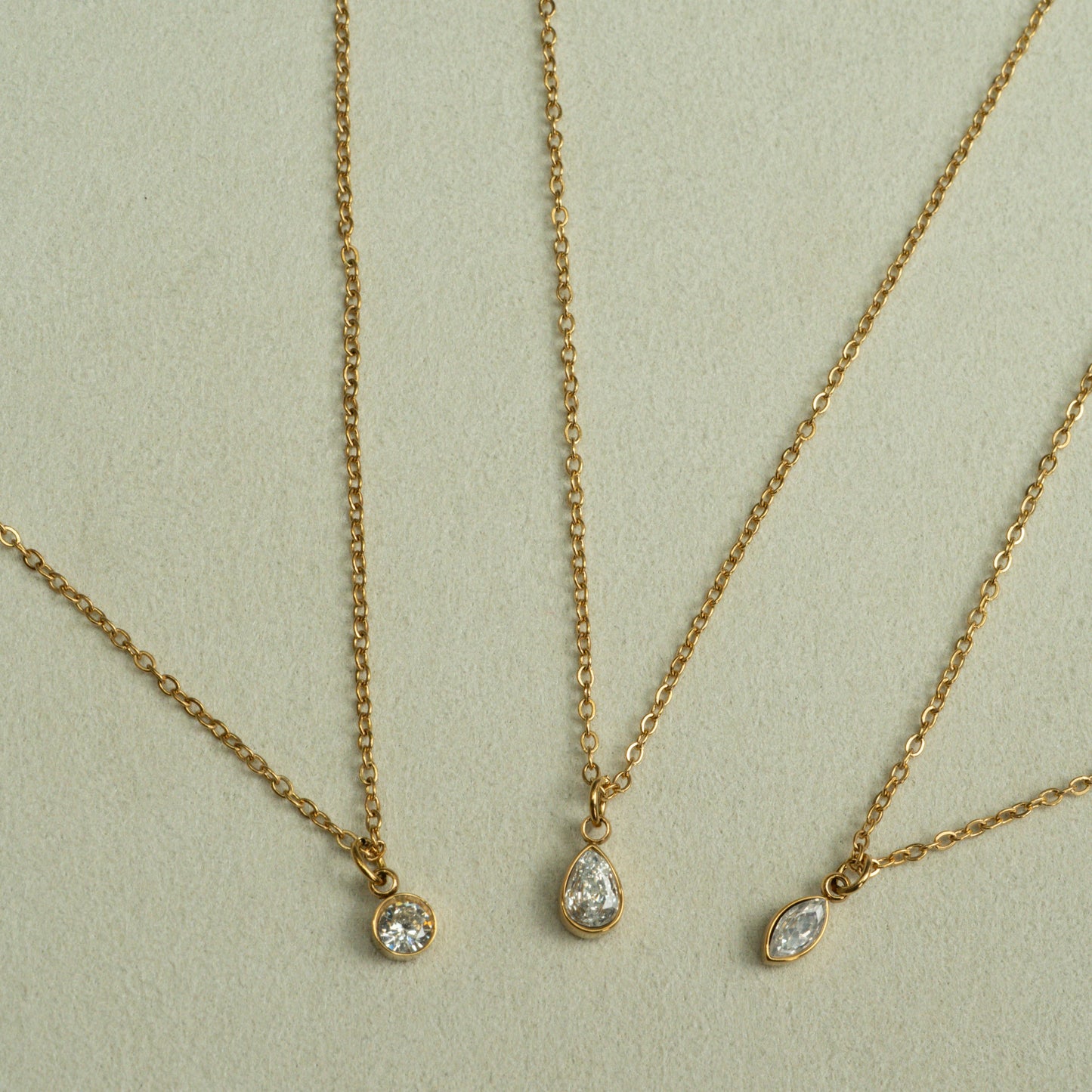 BRILLIANCE STONE Pendant Chain Necklace For Women's