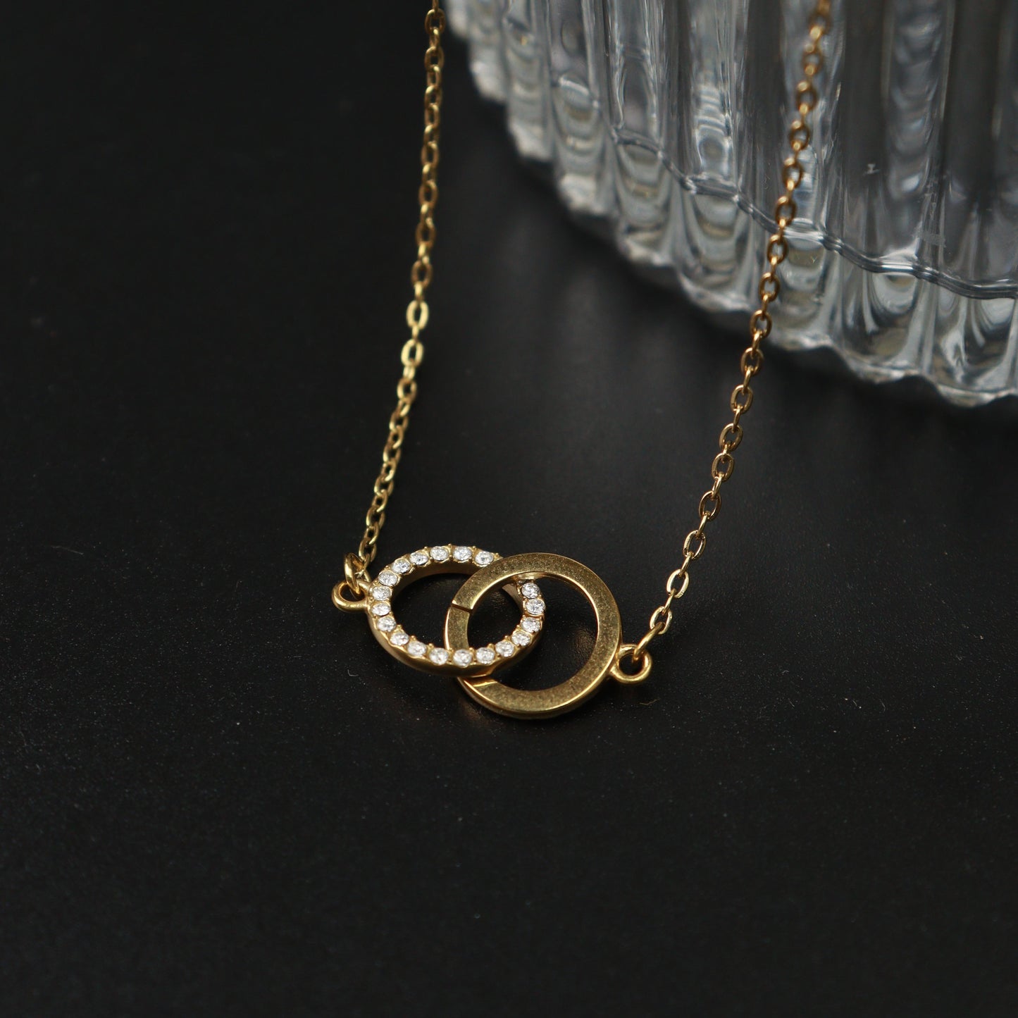 ENTWINE Hollow Round Tangled Pendant Chain Necklace