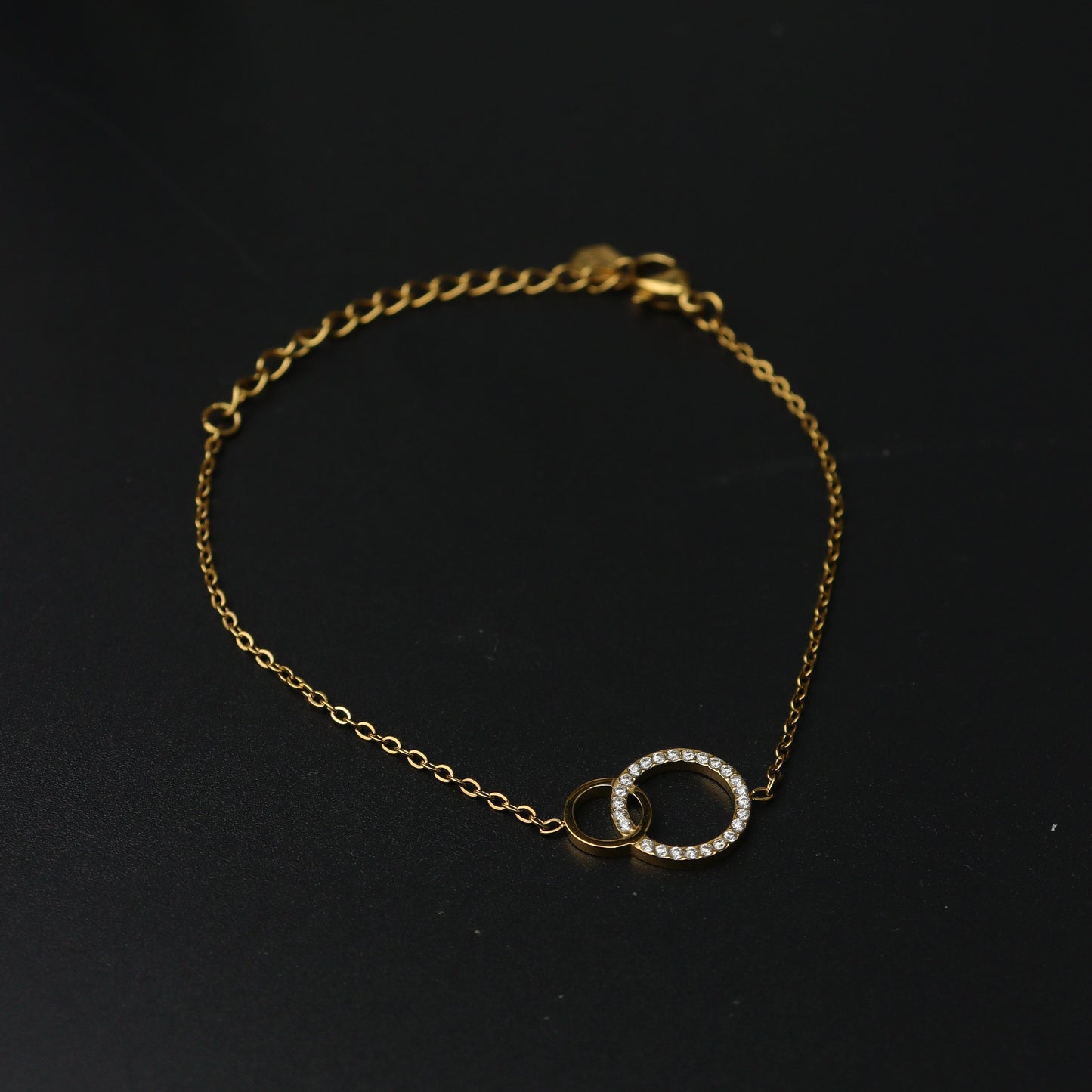 VERINE Tangled Round Bracelet