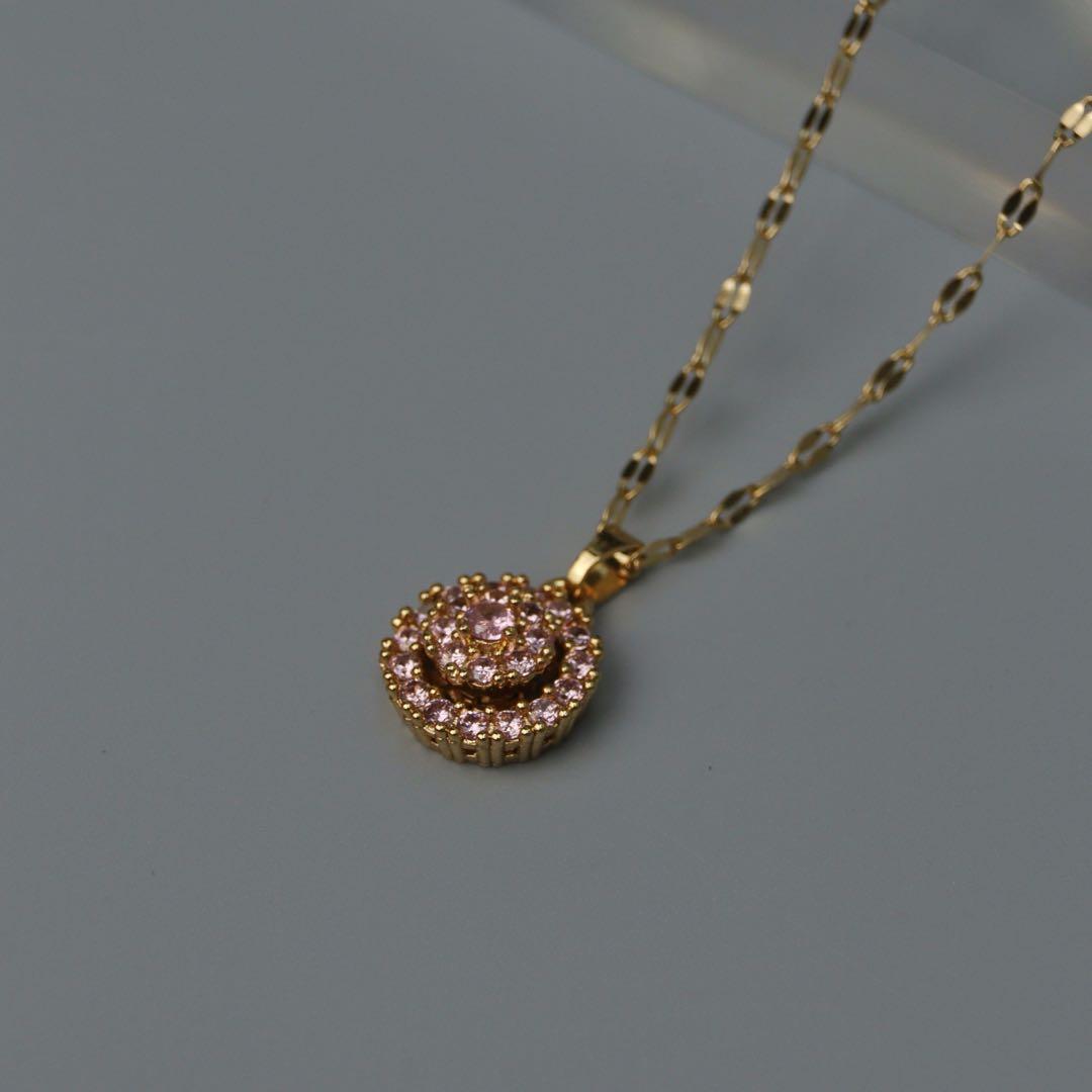 ISABELLE Rotatable Embedded Pendant Dancing