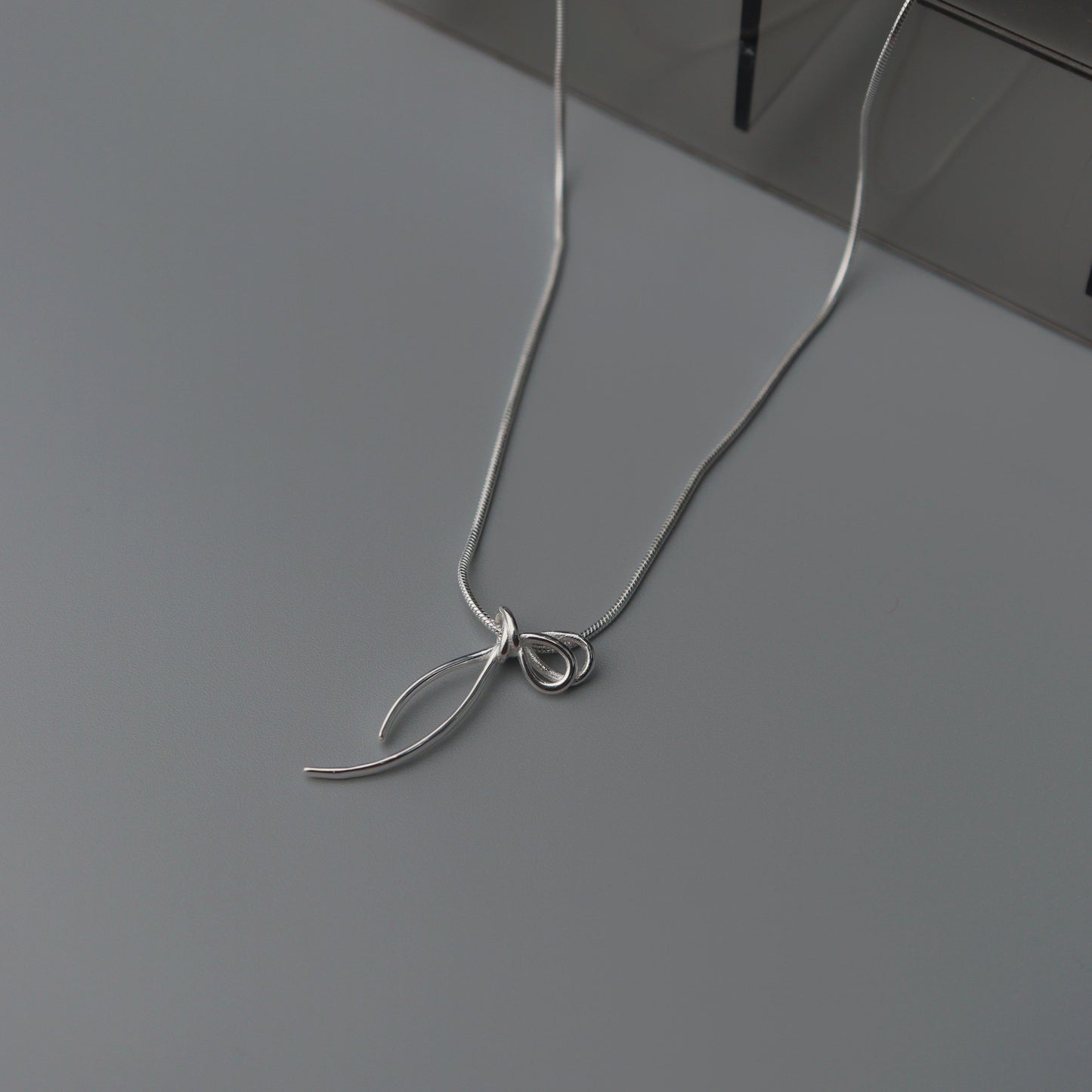 SLOANE S925 Silver Thin Knot Thread