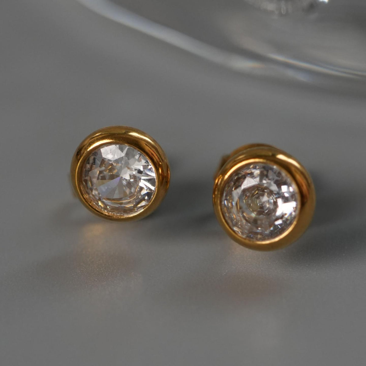 AUREN 6mm Round Stud Earrings for Women's