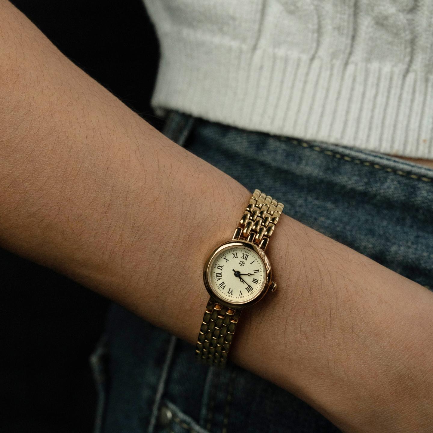 VELRA Gold Round Roman Numerical Women's Fashion Watch