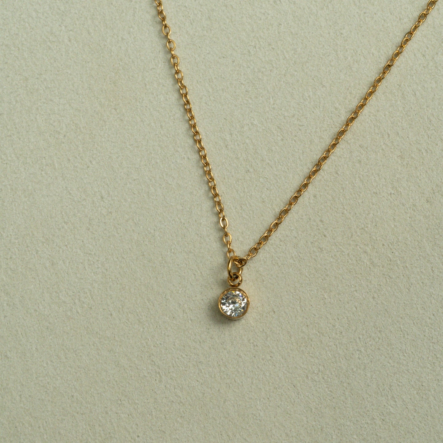 BRILLIANCE STONE Pendant Chain Necklace For Women's