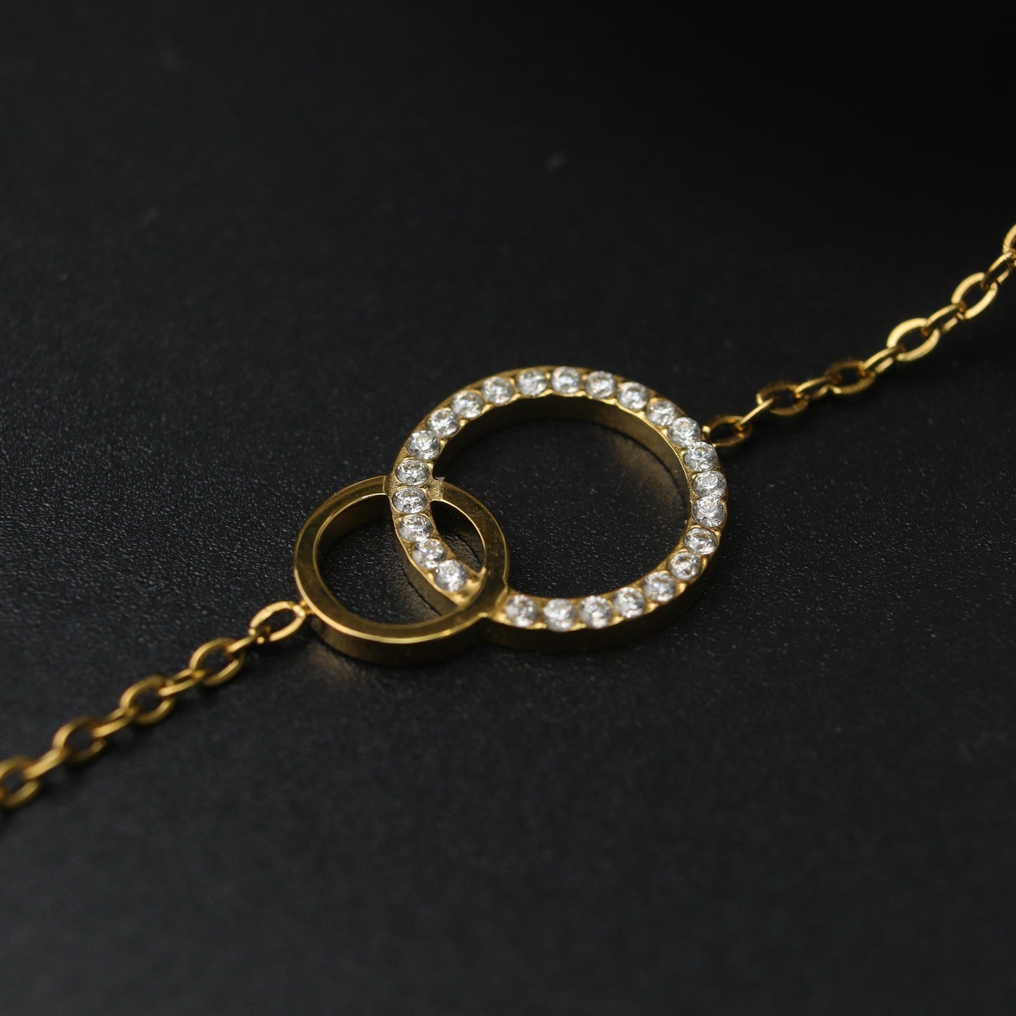 VERINE Tangled Round Bracelet