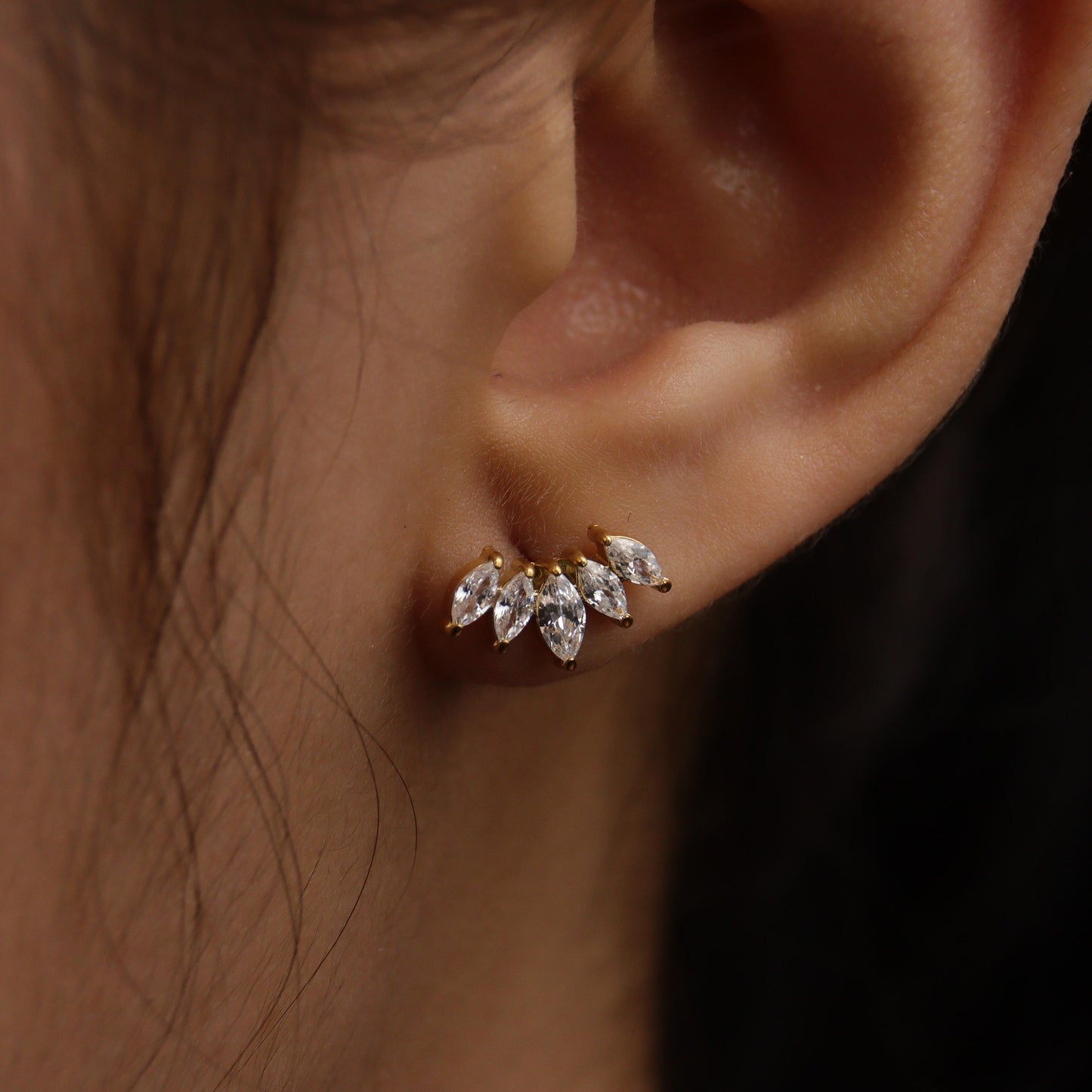 ECLAIR Small Curve Oval Shape Stud Earrings For Women's