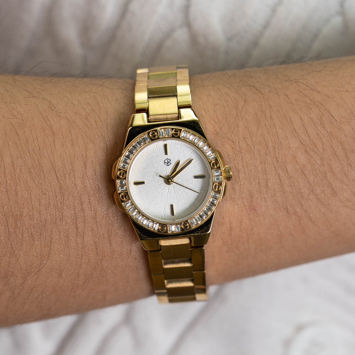 ZOVEN Round Face Glass Encrusted Bezel Watch Women's Minimalist Fashion Watch Quartz