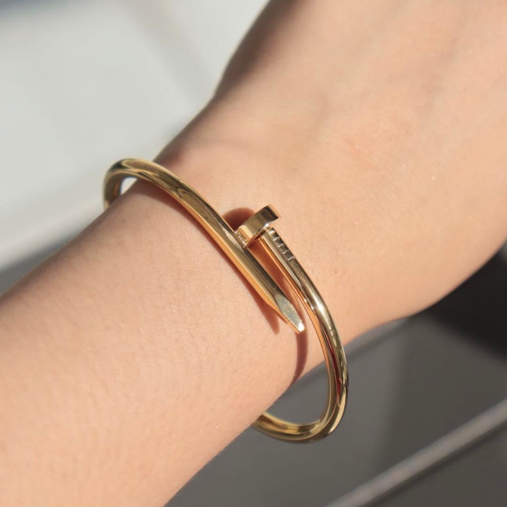 TREUX Nail Bangle
