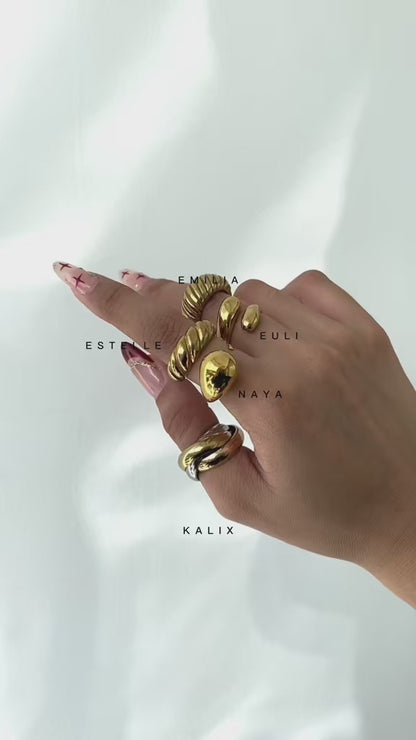 ESTELLE Chunky Croissant Ring