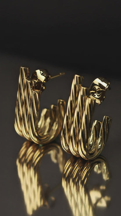GAEL 3 Layered J-Shaped Stud Earrings