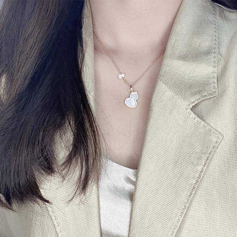 AVERY Double Gourd Pendant Chain Necklace